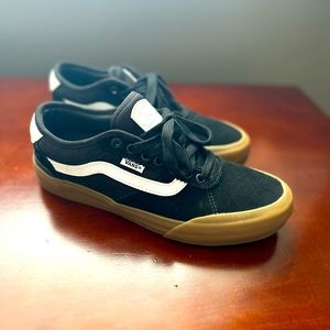 Black vans classic gum bottom